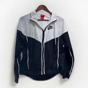 Nike Sportswear Windrunner Jacket Womens Sz M Windbreaker Black/White Full Zip